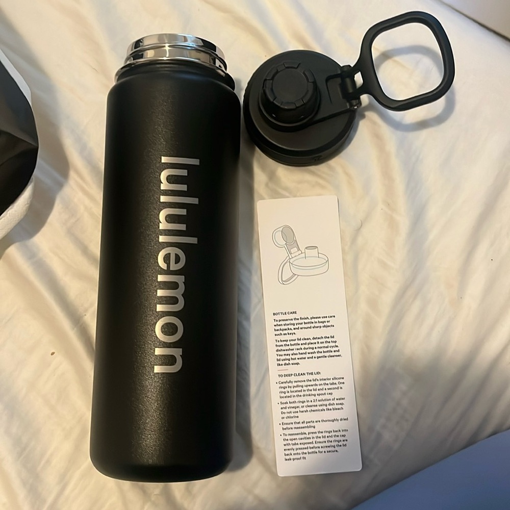 Lululemon water bottle